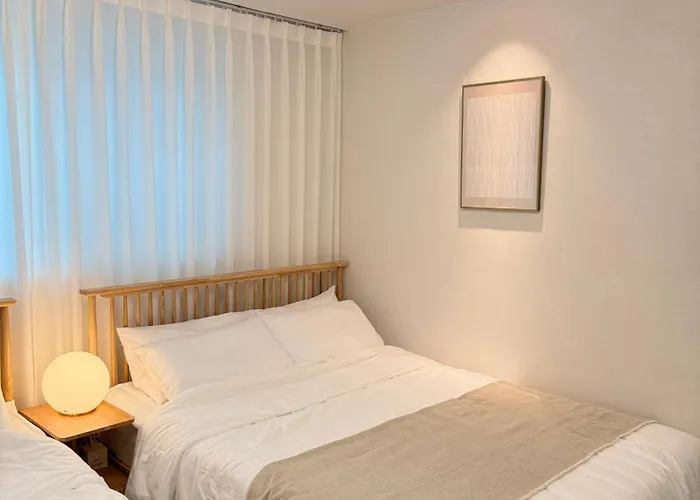 게스트하우스 Rym Stay, New Stay, Cozy 2br, 3 Beds, 5 Min To Subway, Near Lotte Tower, Lotte World, Kspo Dome, & Coex, Licensed